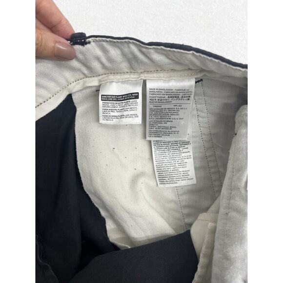 Levis Mens Cargo Shorts Size 40 Black Baggy Skater Y2K Grunge Flap Pockets - Picture 13 of 16